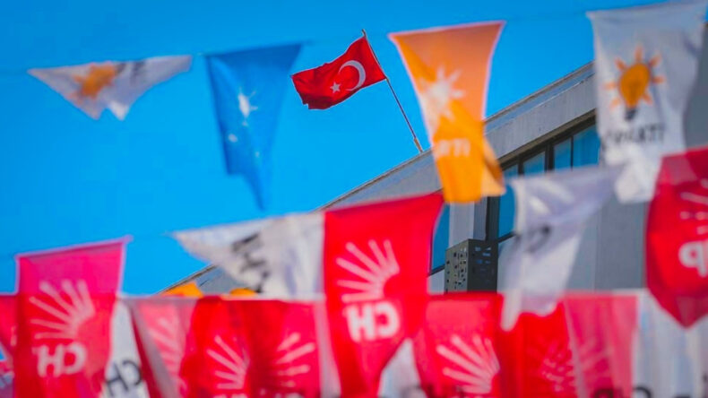 Genç Kuşakta CHP, AKP'yi Solladı