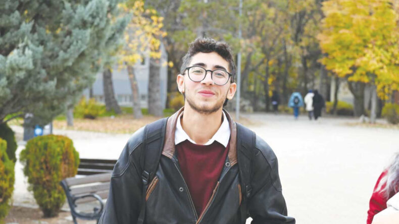 Gen&ccedil;ler Okumak İ&ccedil;in &Ccedil;alışmak Zorunda!