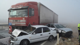 G&ouml;r&uuml;ş Mesafesi 20 Metreye D&uuml;ş&uuml;nce, Zincirleme Kaza Meydana Geldi