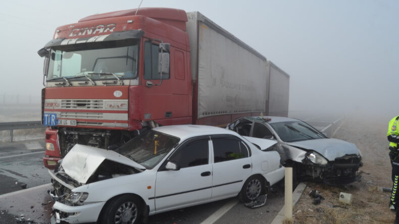 Görüş Mesafesi 20 Metreye Düşünce, Zincirleme Kaza Meydana Geldi