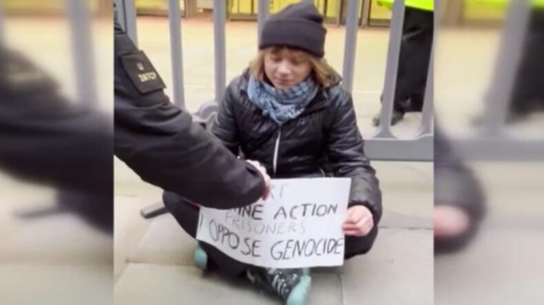 Greta Thunberg İngiltere'de G&ouml;zaltına Alındı