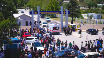 H&acirc;kim Şaşkın: Seni mi Atadılar?