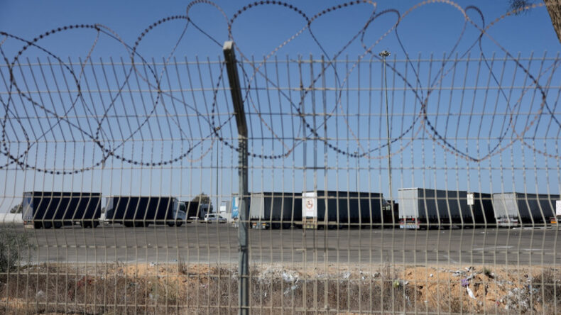 Hamas'tan &ccedil;ağrı: İsrail'in izin verdiği tırlar yetersiz