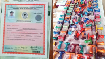 Hindistan'daki Sahte Diploma Skandalı: 'Bir Milyon Kişiye Sattılar' İddiası