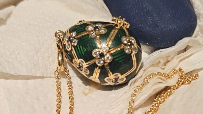 Hırsız Tekrar Geri Döndü… Kolye 'Doğal Yollarla' Bulundu