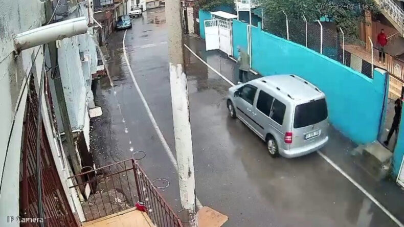 Husumetlisini Ezme Girişiminde Bulundu