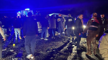 İki Kentte &Uuml;&ccedil; Feci Kaza: 7 &Ouml;l&uuml;, 5 Yaralı