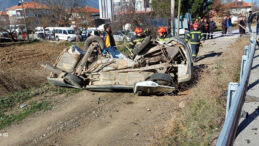 İki otomobil &ccedil;arpıştı: 1 &ouml;l&uuml;