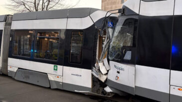 İki Tramvayın &Ccedil;arpışması: &Ccedil;ok Sayıda Yaralı Var