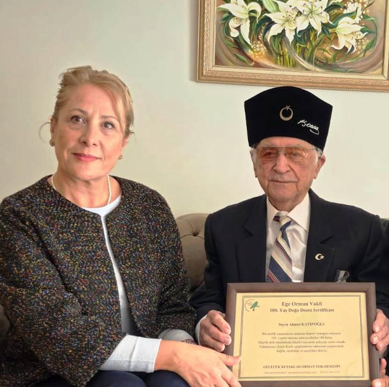 Ahmet Katipoğlu ve Ağaç Fidanları