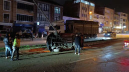 İneg&ouml;l&rsquo;de Takla Atan Otomobil Direğe &Ccedil;arptı