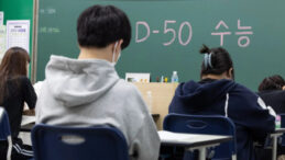 İngilizce Sınavı &Ouml;ğrenciler İ&ccedil;in Kabus Oldu, Başkan İstifa Etti