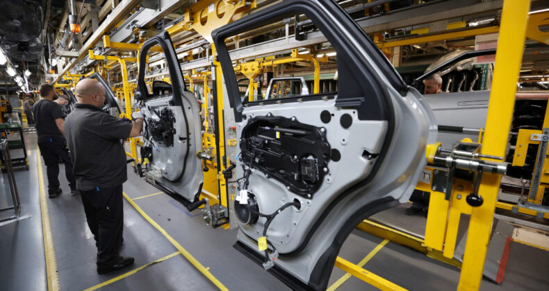 İngiltere'de İmalat PMI 14 Ayın Zirvesinde