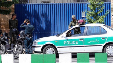 İran&rsquo;da Polis Noktasına Silahlı Saldırı