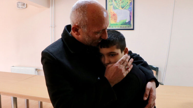 IŞİD’in Elinden Kurtarılan Çocuk Ailesiyle Buluştu