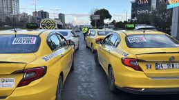 İstanbul'da Taksiciler Korsan Protestosu D&uuml;zenledi