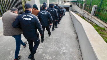 İstanbul'da &Uuml;&ccedil; Binden Fazla H&uuml;k&uuml;ml&uuml; Yakalandı