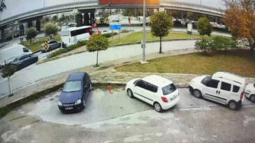 İyi niyet kazayla sonu&ccedil;landı! Kavşak savaş alanına d&ouml;n&uuml;şt&uuml;: 4 yaralı