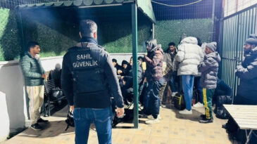 İzmir A&ccedil;ıklarında D&uuml;zensiz G&ouml;&ccedil;men Operasyonu