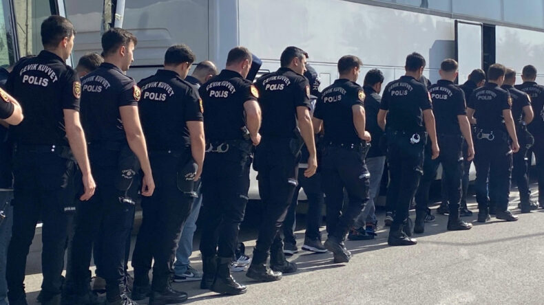 İzmir Merkezli 2 İlde DHKP-C Operasyonu: 27 G&ouml;zaltı