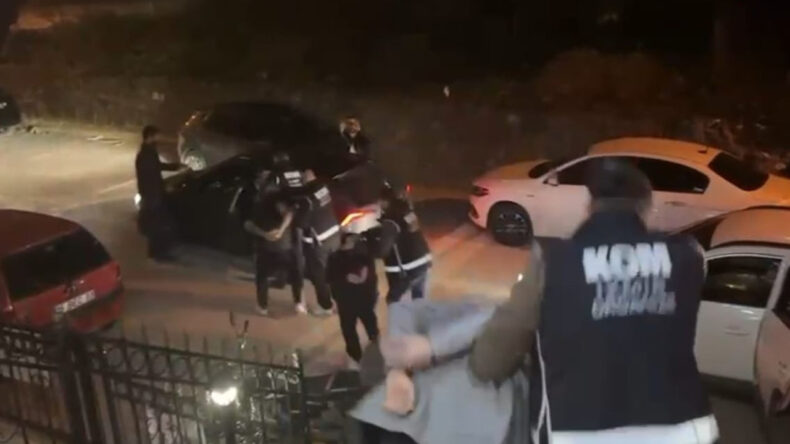 İzmir'de Galeriye Patlayıcı Maddeyle Saldırıda 5 G&ouml;zaltı