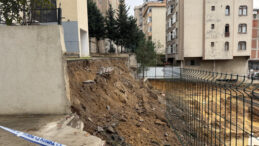 Kadık&ouml;y'de İstinat Duvarı &Ccedil;&ouml;kt&uuml;