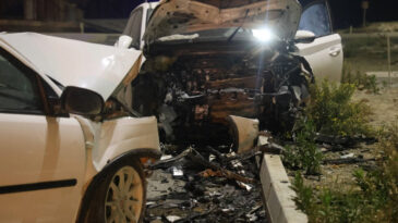 Kafa kafaya &ccedil;arpışan otomobiller hurdaya d&ouml;nd&uuml;