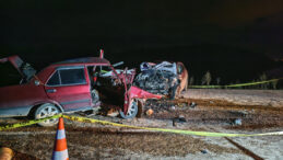 Kafa Kafaya Gelen Ara&ccedil;lar: 3 Kişi Hayatını Kaybetti