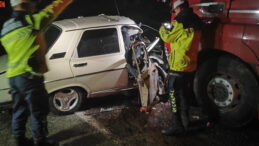 Kahramanmaraş'ta TIR ile kafa kafaya &ccedil;arpıştılar