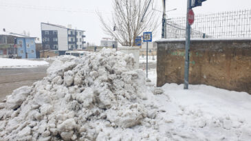 Kar Kalınlığı 30 Santimetreye Ulaştı: 12 Yerleşim Yeri Ulaşıma Kapandı