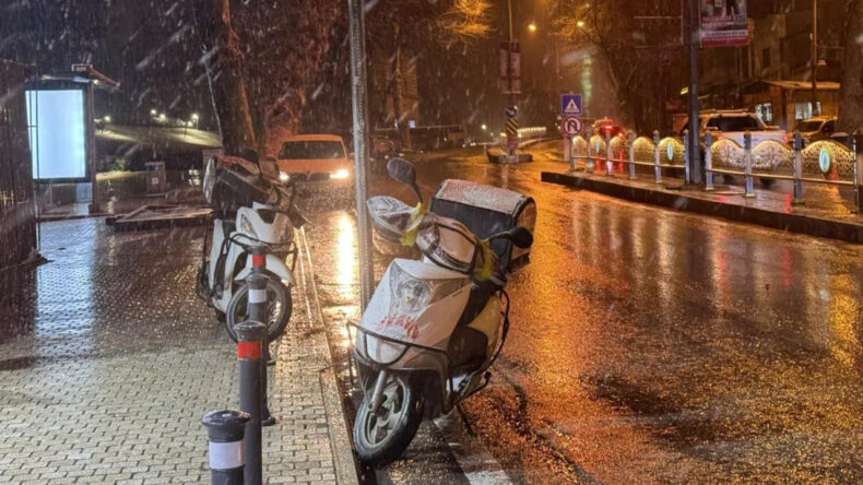 Kar nedeniyle motosikletlerin trafiğe &ccedil;ıkması yasaklandı