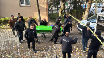 Karab&uuml;k'te Bir Gen&ccedil;, Yolda &Ouml;l&uuml; Bulundu
