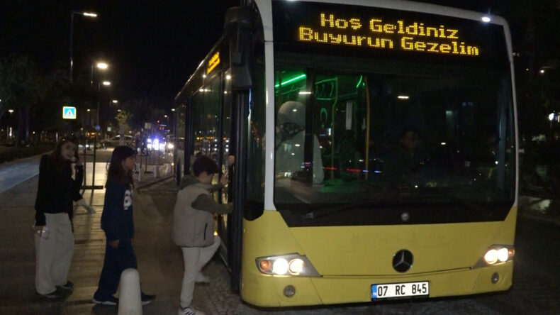 Karavan Hayaliyle İETT Otob&uuml;s&uuml; Aldı, Mahalleyi Gezdiriyor