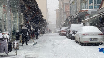Kars'ta 27 K&ouml;y Yolu Ulaşıma Kapandı