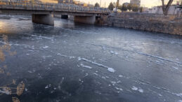 Kars&rsquo;ta Sibirya Soğukları! Kars &Ccedil;ayı Bir G&uuml;nde Buz Tutdu