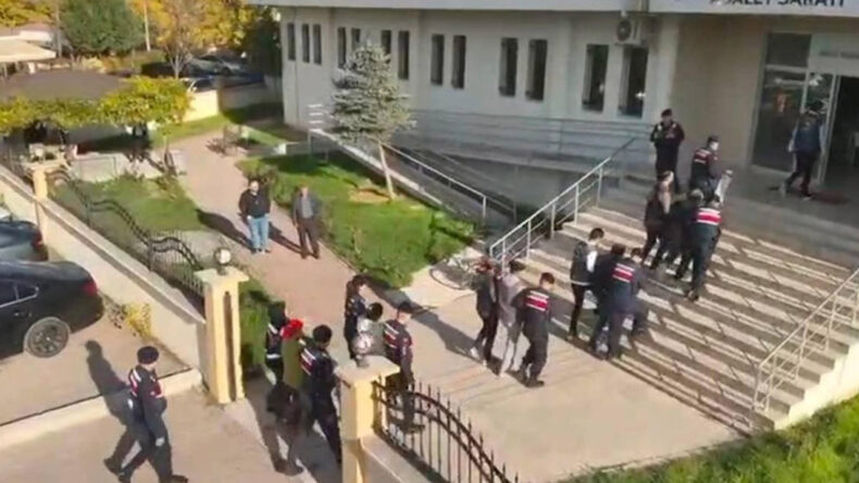 Katalogdan Evlilik Vaadiyle Dolandırıcılığa 5 Gözaltı