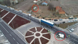 Kavşakta Feci &Ccedil;arpışma: &Ouml;ğrenci Servisi Tarlaya Savruldu, 17 Yaralı