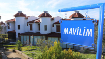 Kayahan'ın 'G&ouml;n&uuml;l K&ouml;şk&uuml;' Satışa &Ccedil;ıkarıldı