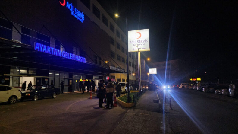 Kendi ve &Ccedil;ocuğunu Darbederken Eşini Bı&ccedil;akladı