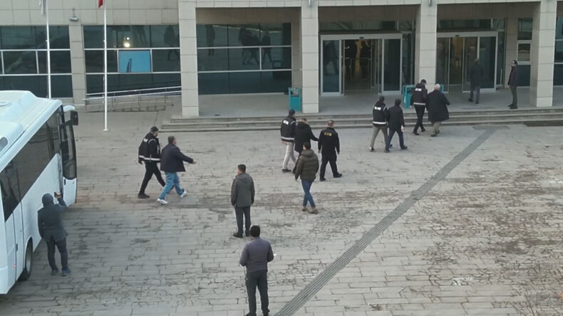 Kilis'te FET&Ouml; Operasyonu: 15 G&ouml;zaltı