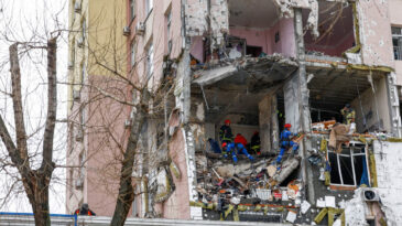 Kış Ortasında Şehir Elektriksiz Kaldı, Y&uuml;zlerce Ev Donma Tehlikesiyle Karşı Karşıya