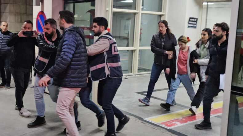 Komşu Cinayeti: Bilezik i&ccedil;in Katledildi