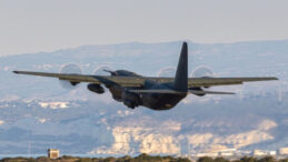 Komşu &Uuml;lkeye İnen U&ccedil;ak Krizi: 11 Asker G&uuml;nlerdir Kayıp