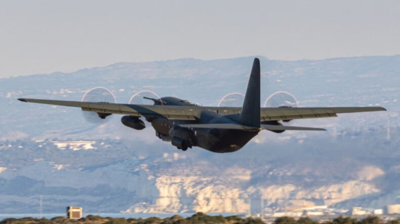 Komşu &Uuml;lkeye İnen U&ccedil;ak Krizi: 11 Asker G&uuml;nlerdir Kayıp