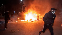 Komşuda B&uuml;t&ccedil;e Krizi: Sokaklar Karıştı, 71 Kişi G&ouml;zaltına Alındı