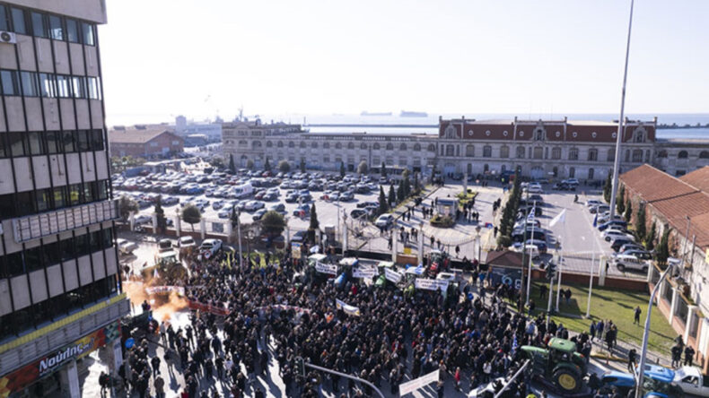 Komşuda Çiftçi Eylemleri Büyüyor: Bir Liman Daha Kapatıldı