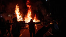 Komşuda Protestolar Sonu&ccedil; Verdi, H&uuml;k&uuml;met Geri Adım Attı