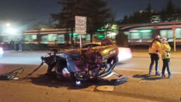 Kontrolden &Ccedil;ıkan Ara&ccedil; Ağaca &Ccedil;arparak Takla Attı: Gen&ccedil; Kadın Hayatını Kaybetti