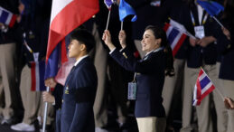 Krali&ccedil;e Yelken A&ccedil;tı, Saraya Altın Madalyayla D&ouml;nd&uuml;