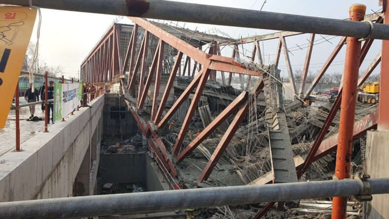 K&uuml;t&uuml;phane İnşaatı &Ccedil;&ouml;kt&uuml;: &Ouml;l&uuml; ve Yaralılar Var